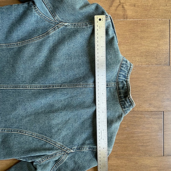 Denim Jacket Waist Length Shoulder Epaulets-  Harve Benard - Picture 4 of 10